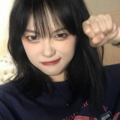 张本智和借妹妹银牌拍照
