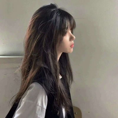 女子做美甲竟感染HPV，指甲缝里长出透明小包像菜花