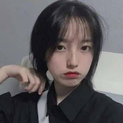 朱茵回应周星驰被说钱重要过朋友 笑称“紫霞仙子讲钱太庸俗，不管我的事！