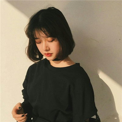 女子切5斤五花肉后进屋，邻居家狗进门连吃带拿清光，女子看空盘自我怀疑